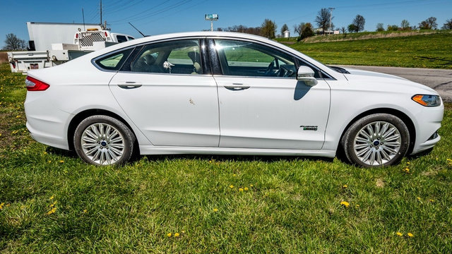 Used 2014 Ford Fusion Energi SE image 2