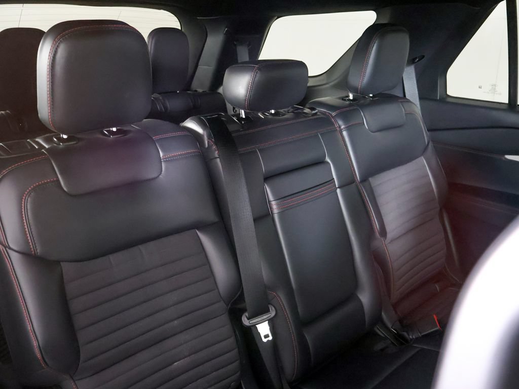 Used 2025 Ford Explorer ST-Line w/ ST-Line Street Pack AWD/4WD image 35