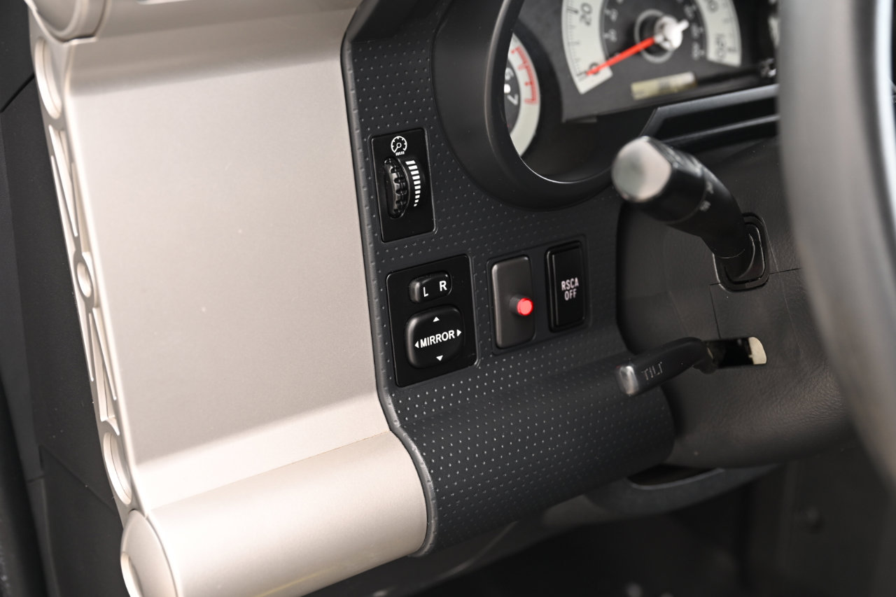 Used 2013 Toyota FJ Cruiser 4WD image 28