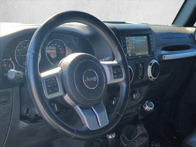 Used 2015 Jeep Wrangler Unlimited Rubicon AWD/4WD image 16