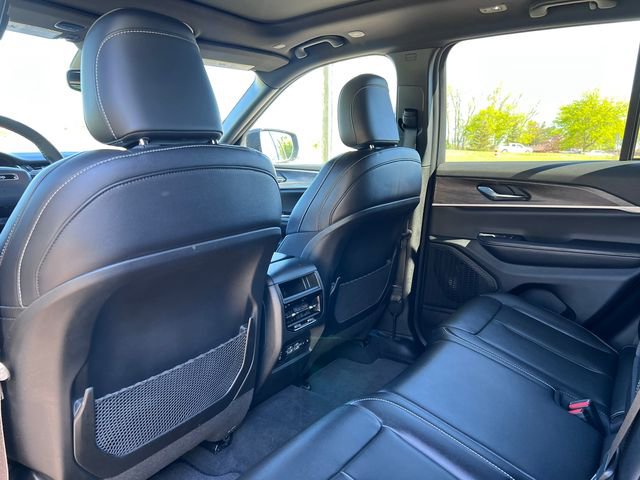 Used 2024 Jeep Grand Cherokee Limited w/ Black Appearance Package AWD/4WD image 30