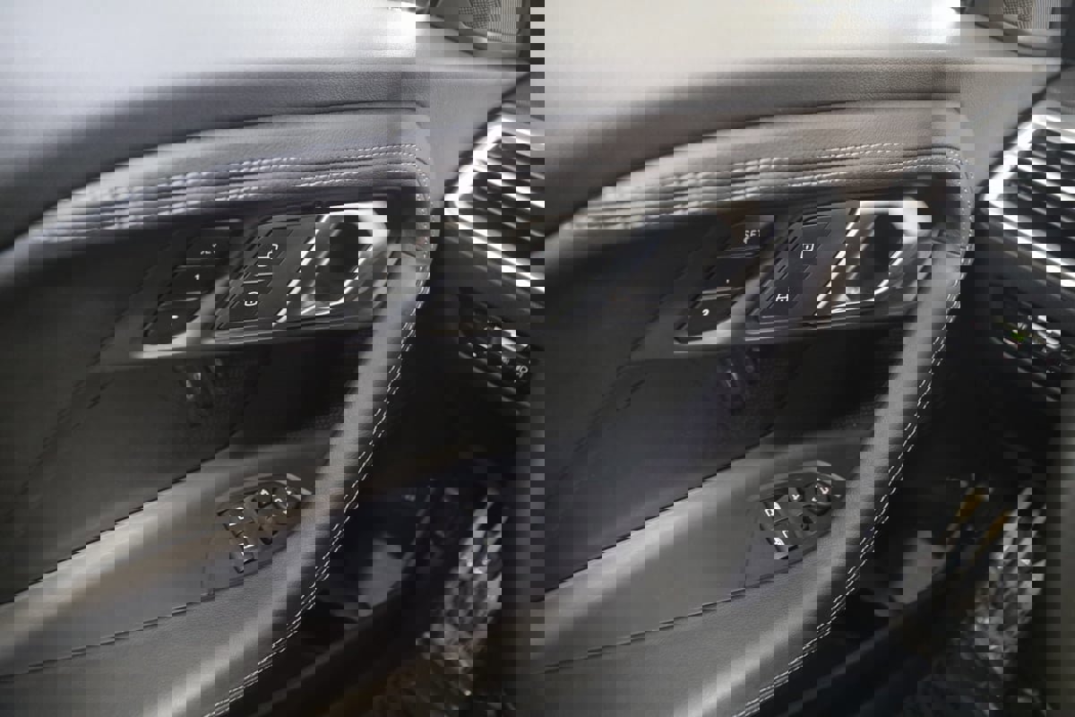 Used 2025 BMW M240i Coupe image 40