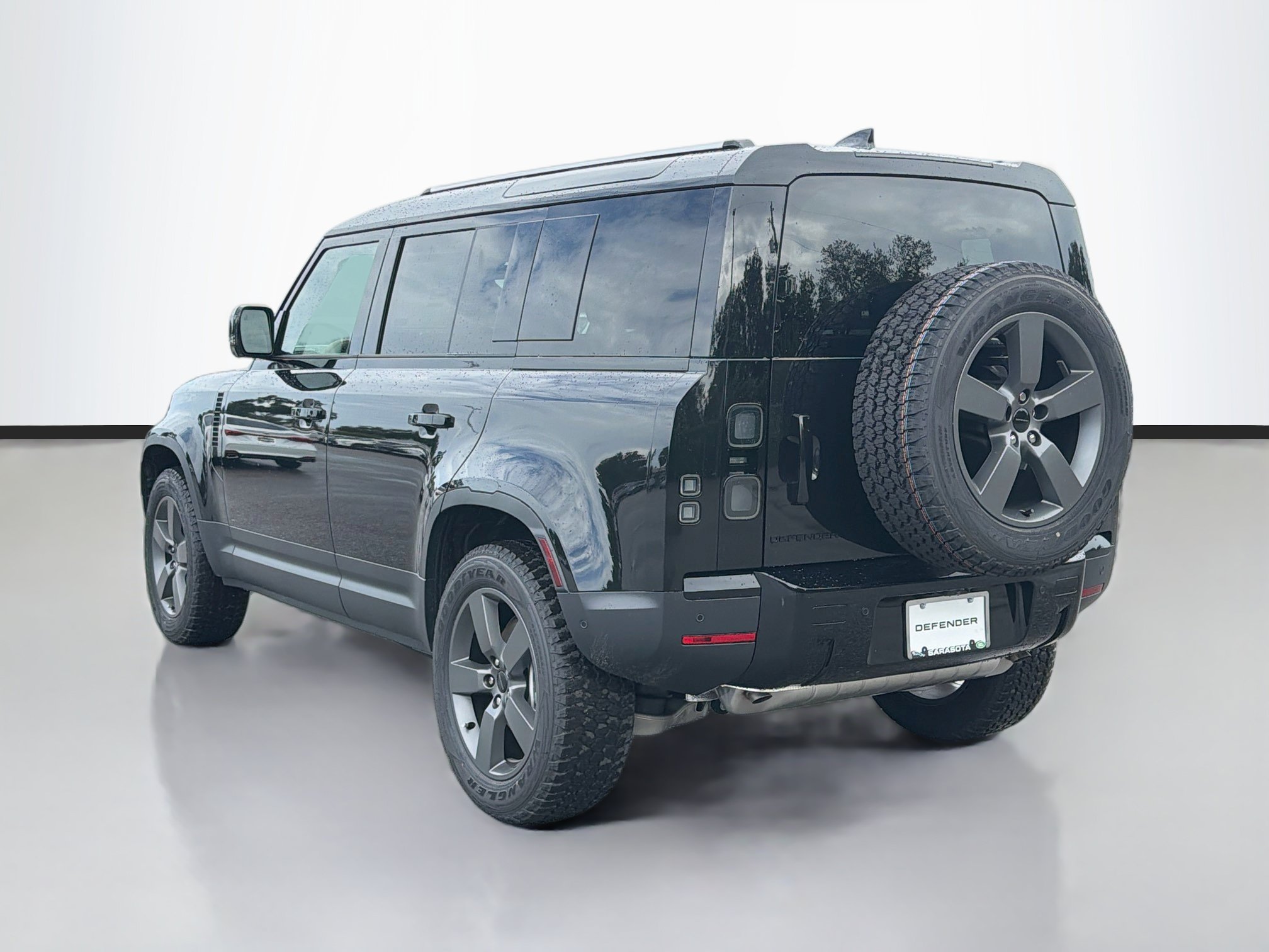 New 2026 Land Rover Defender 110 S AWD/4WD image 3