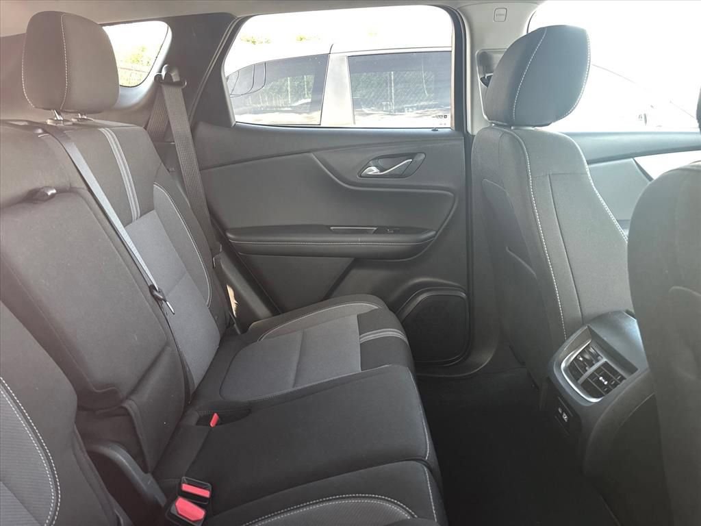Used 2025 Chevrolet Blazer LT AWD/4WD image 18