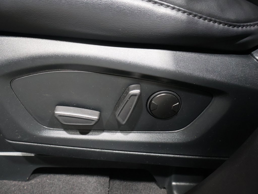 Used 2023 Ford Explorer XLT w/ Equipment Group 202A image 10