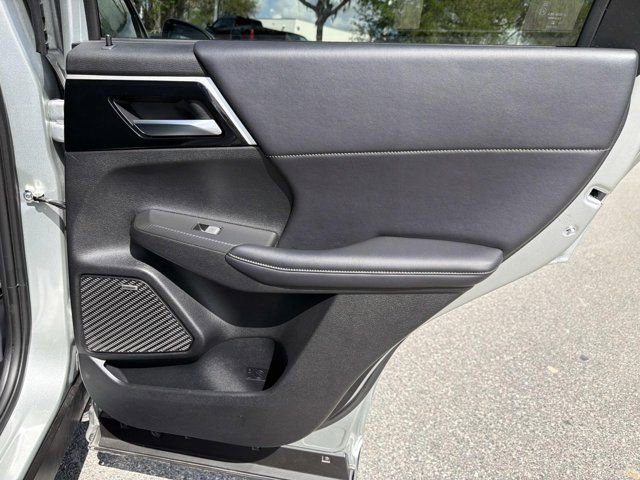 Used 2025 Mitsubishi Outlander SE FWD image 19