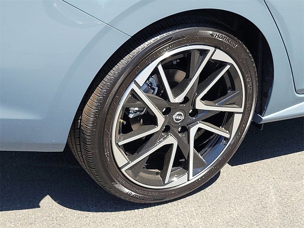 New 2025 Nissan Sentra SR image 3