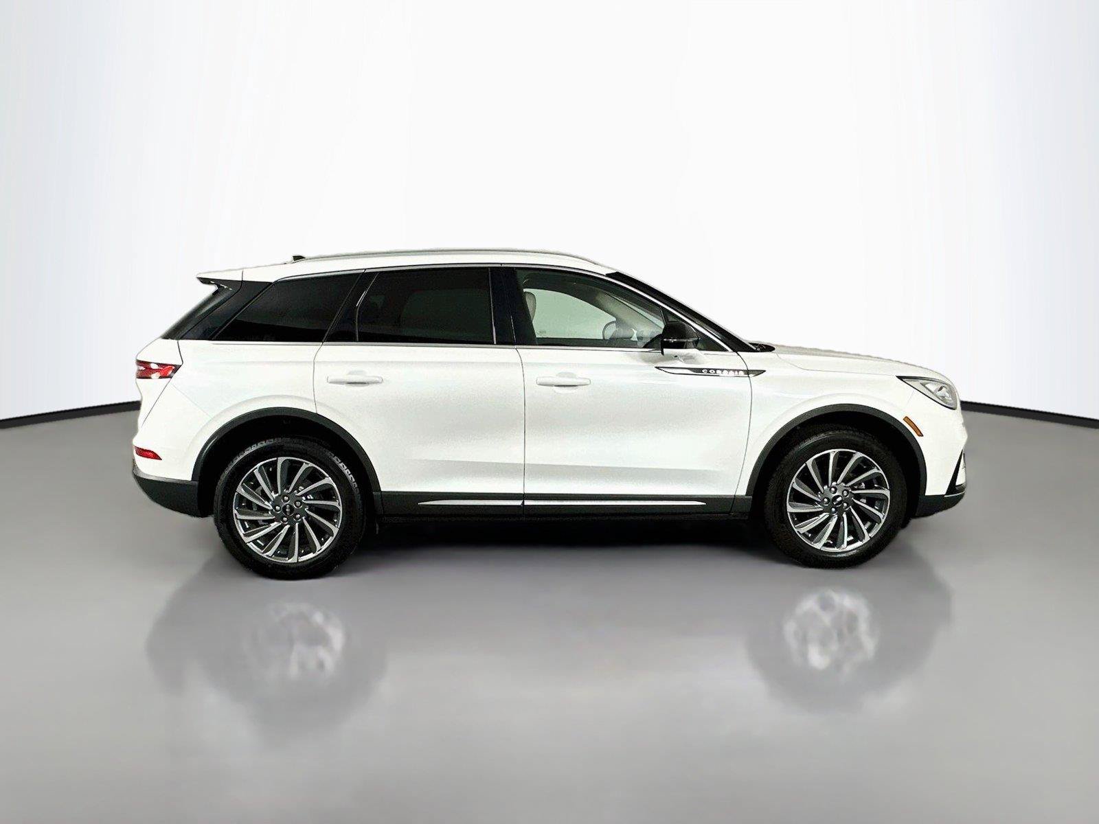 Used 2023 Lincoln Corsair Reserve w/ Equipment Group 201A AWD/4WD image 18