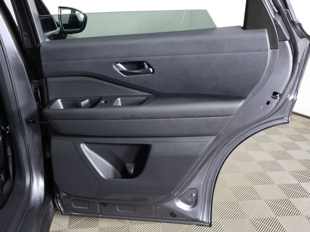 Used 2023 Nissan Pathfinder S image 23