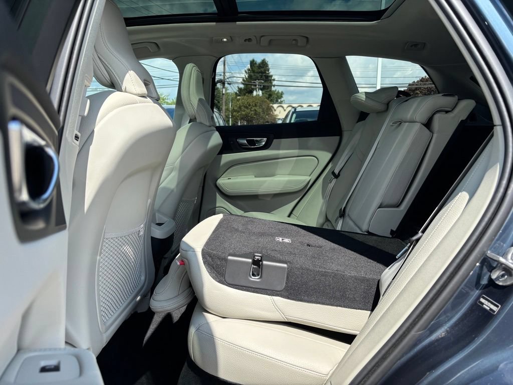 Certified 2025 Volvo XC60 B5 Core w/ Protection Package Premier AWD/4WD image 19