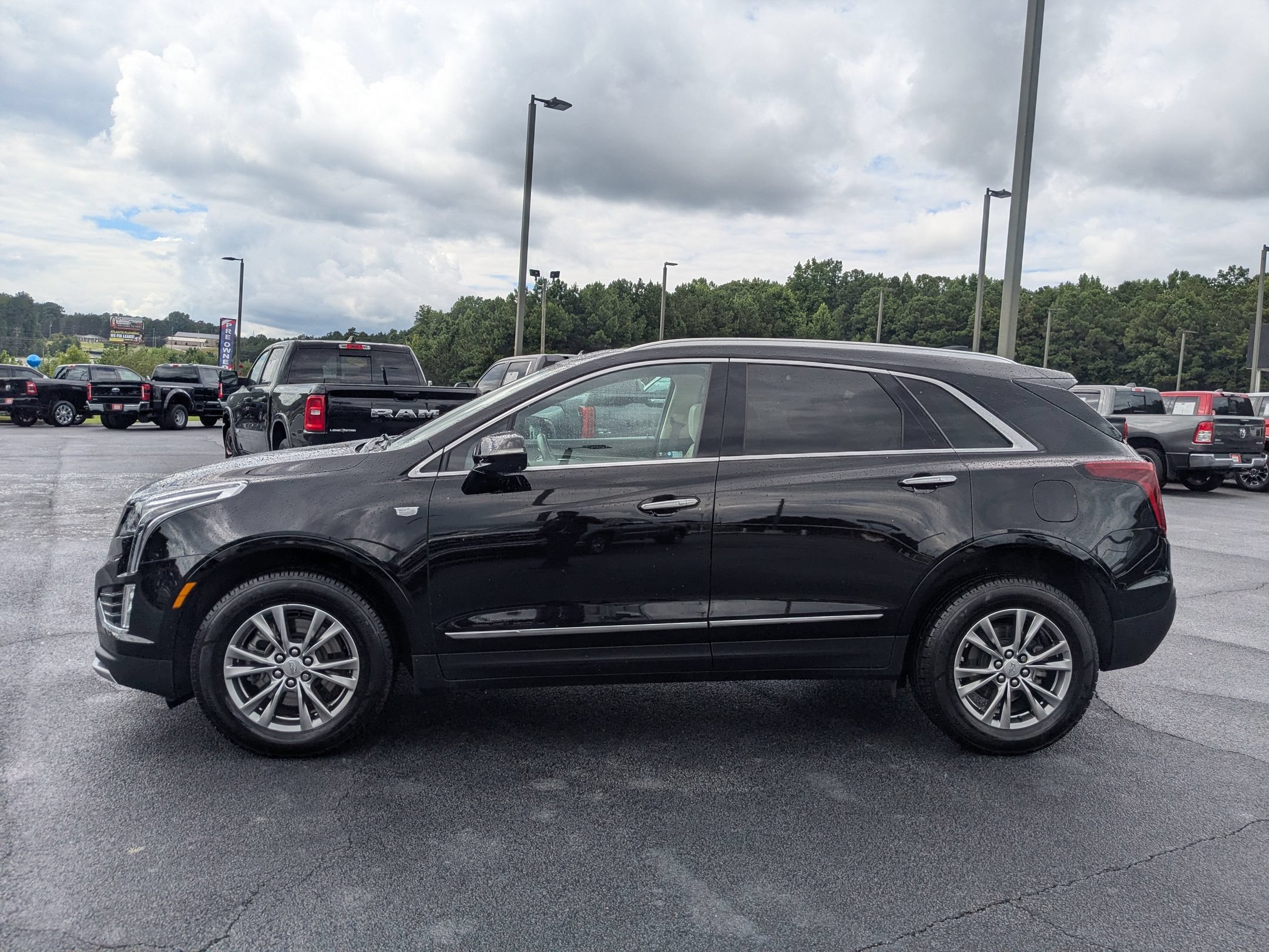 Used 2023 Cadillac XT5 Premium Luxury w/ LPO, Floor Liner Package FWD image 8