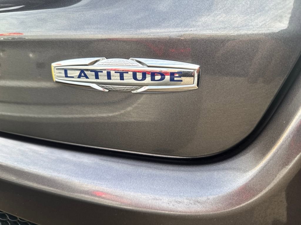 Used 2018 Jeep Compass Latitude w/ Popular Equipment Group image 9