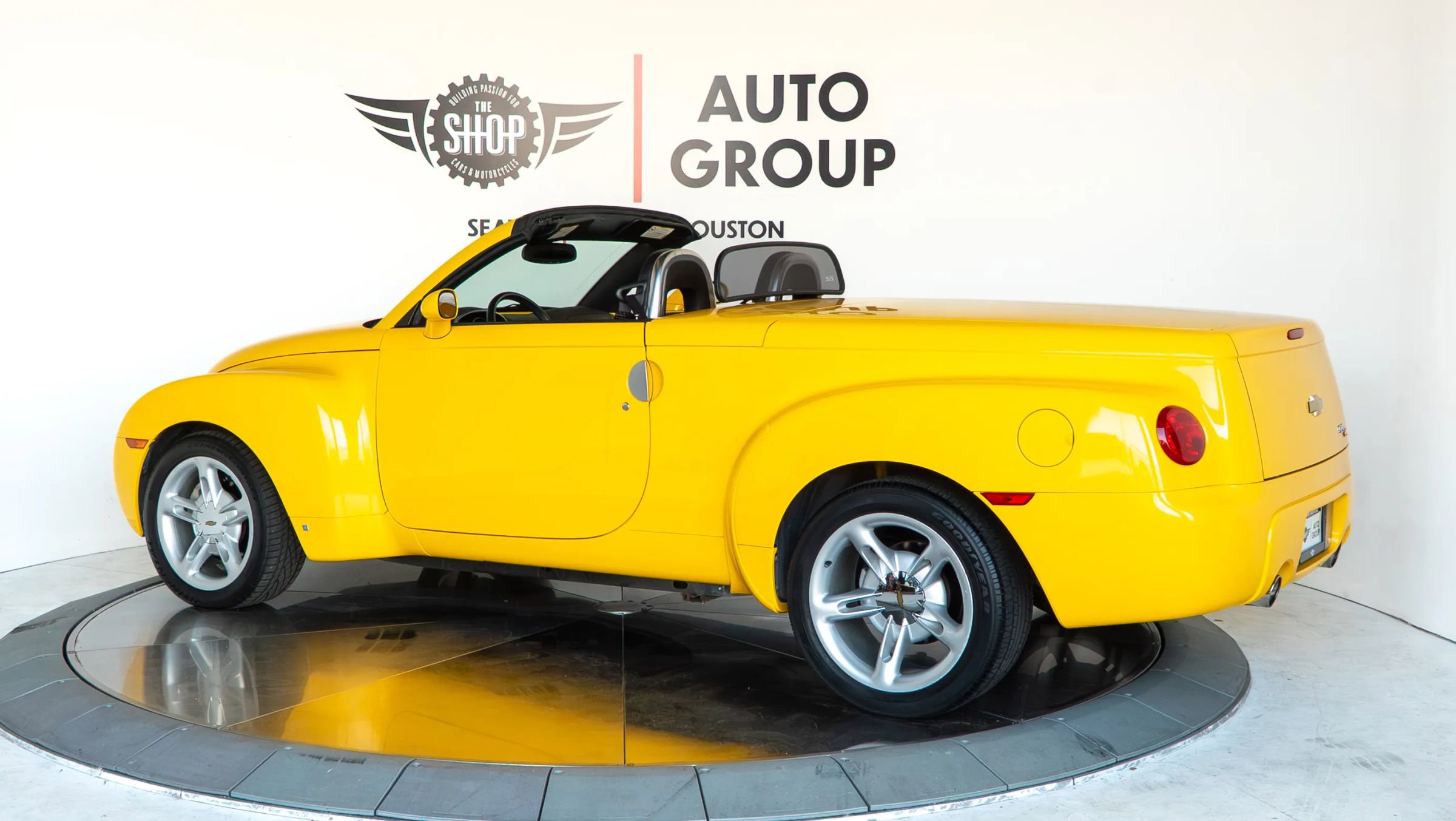 Used 2006 Chevrolet SSR w/ Preferred Equipment Group