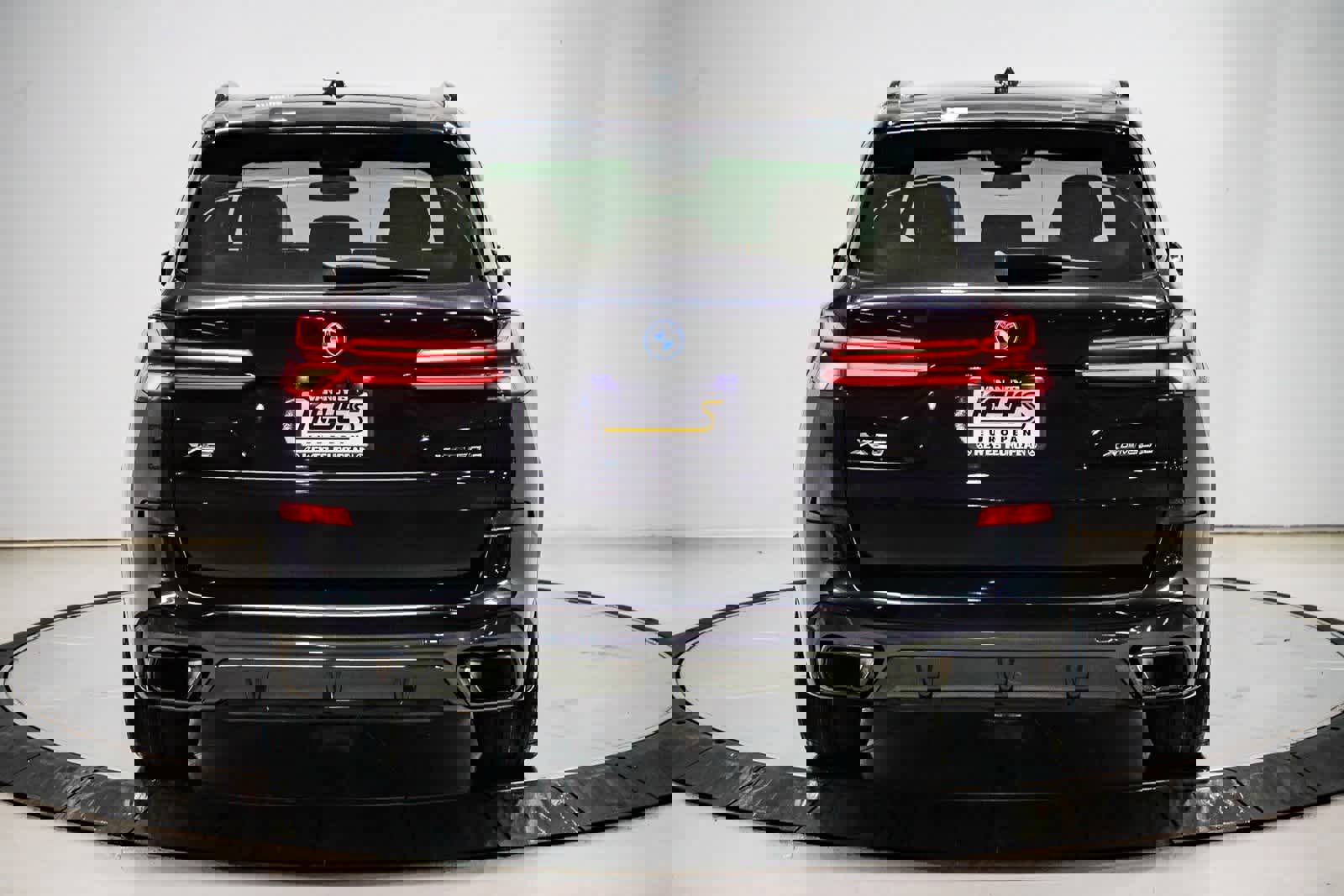 Used 2024 BMW X5 xDrive50e w/ Executive Package image 3