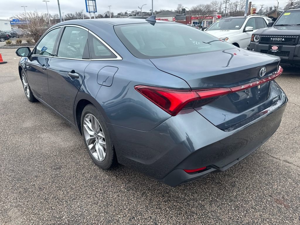 Used 2021 Toyota Avalon XLE w/ Moonroof Package image 5