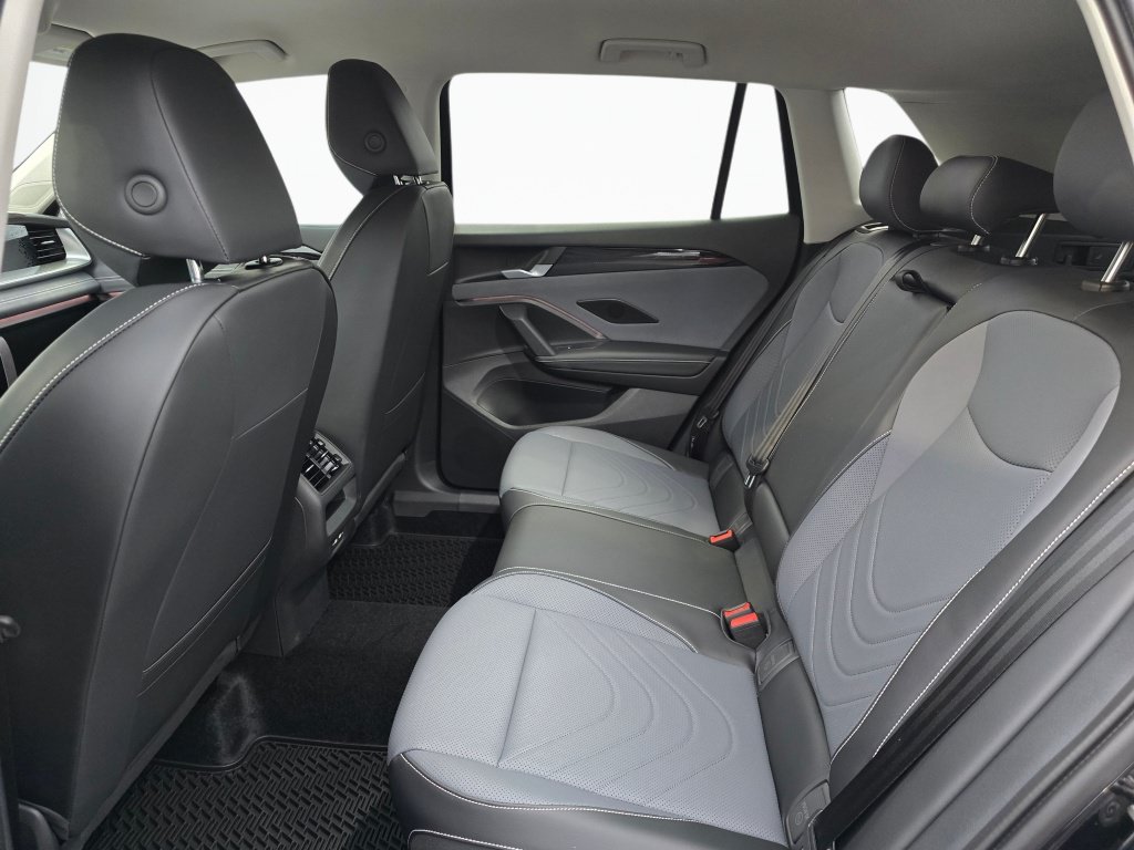 New 2026 Volkswagen Tiguan SE AWD/4WD image 29