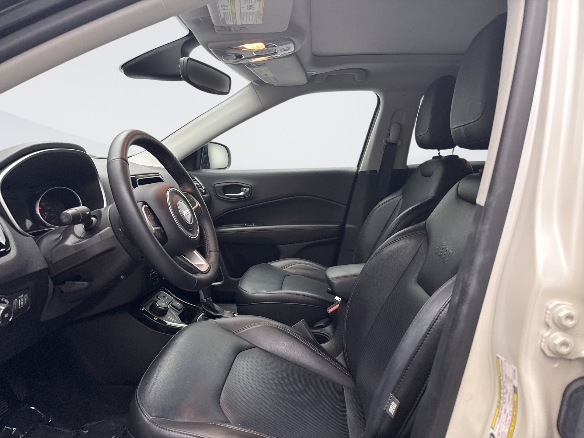 Used 2018 Jeep Compass Limited w/ Navigation Group AWD/4WD image 10