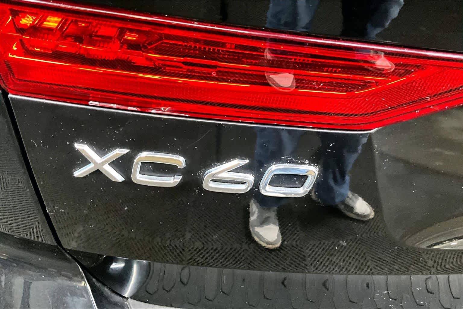 Used 2019 Volvo XC60 T5 Momentum w/ Premium Package AWD/4WD image 10