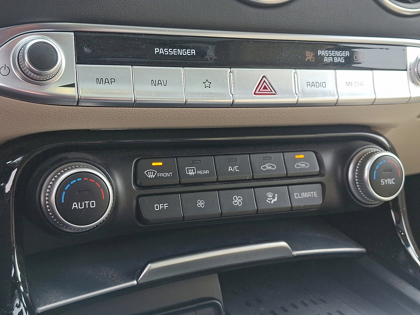 Used 2023 Kia Stinger GT2 image 16