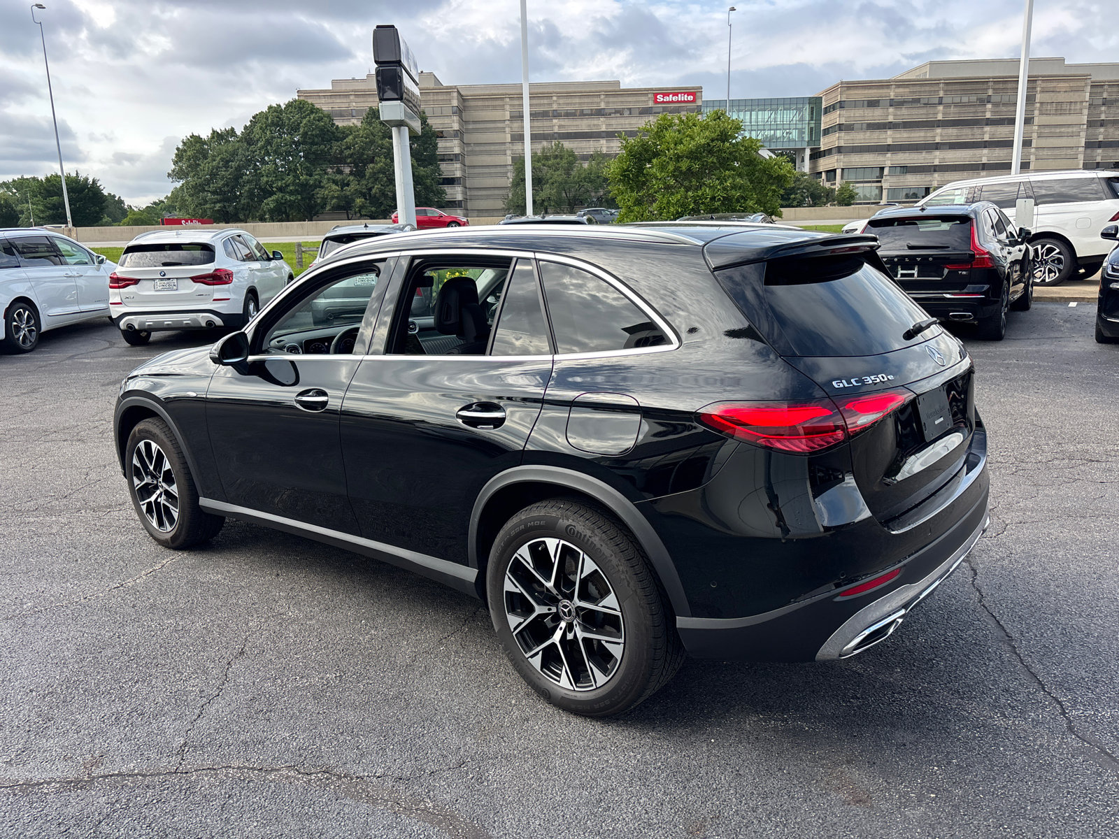 Used 2025 Mercedes-Benz GLC 350e 4MATIC image 5