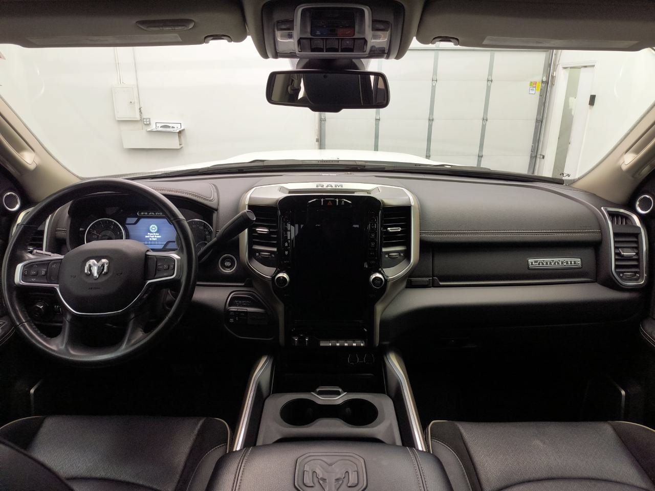 Used 2024 RAM 3500 Laramie AWD/4WD image 17