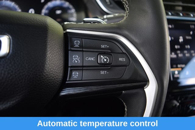 Used 2023 Jeep Grand Cherokee L Laredo AWD/4WD image 5