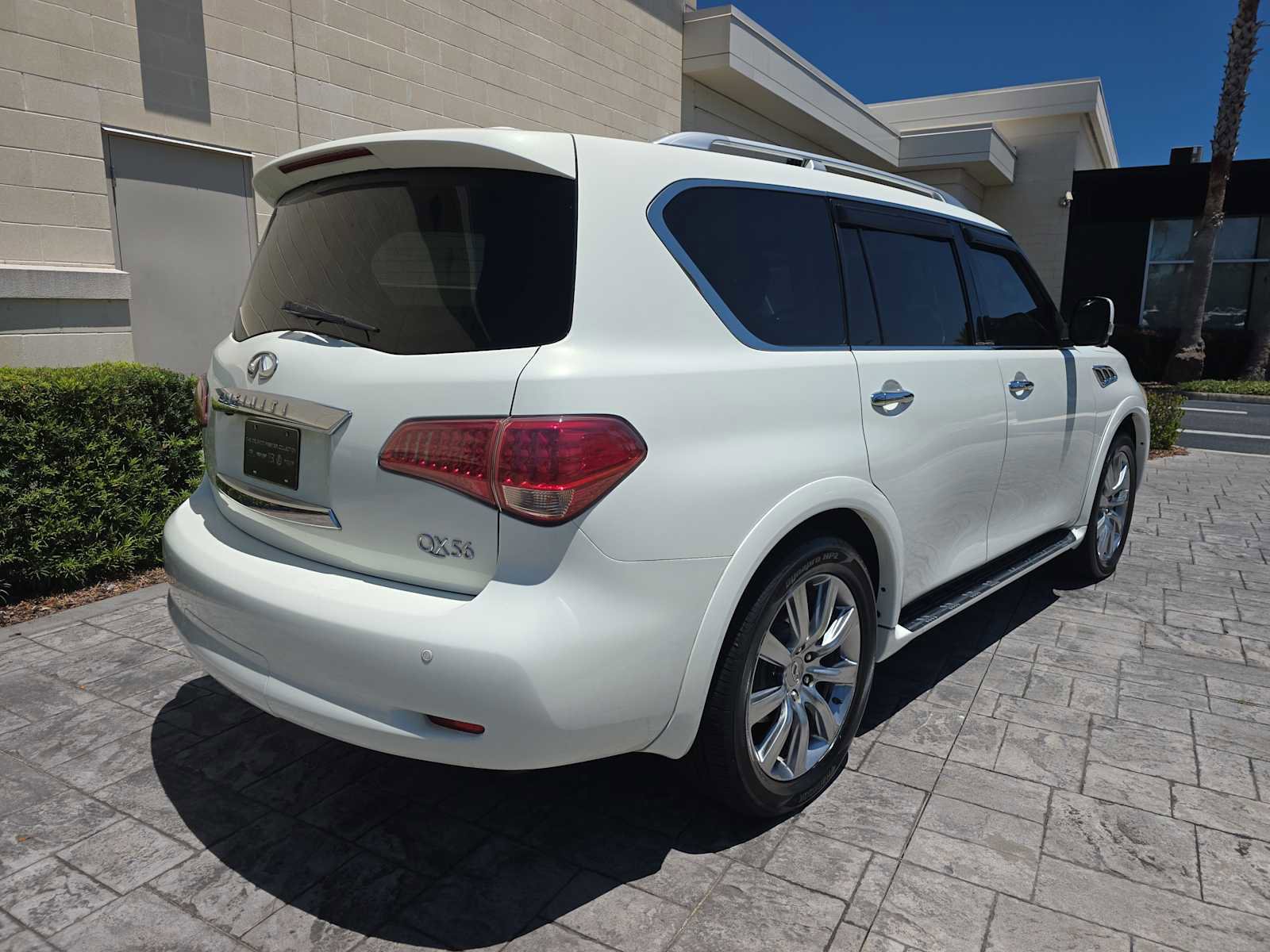 Used 2013 INFINITI QX56 4WD w/ Theater Pkg image 3