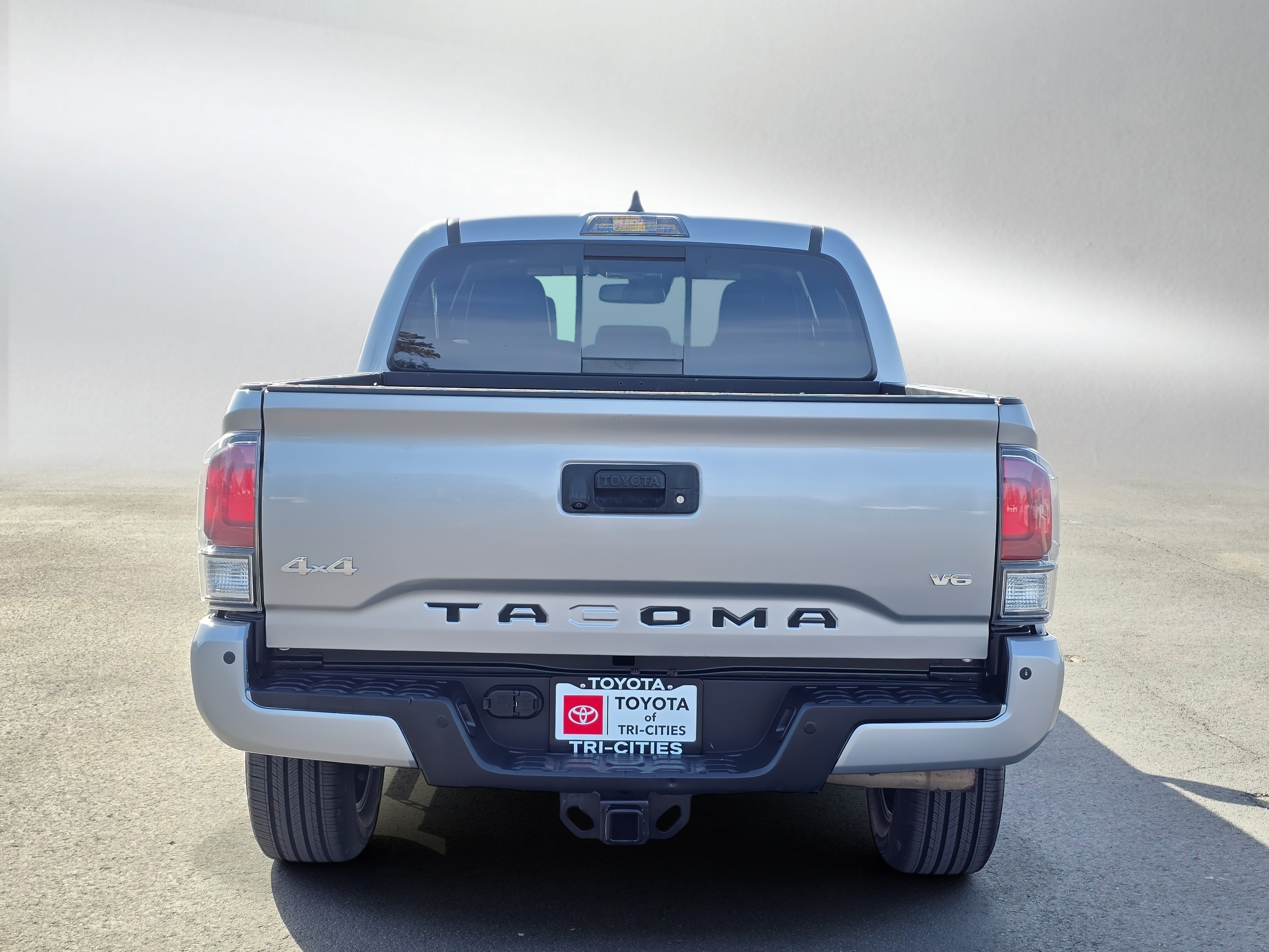 Used 2020 Toyota Tacoma Limited AWD/4WD image 4