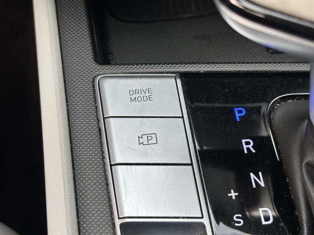 Used 2025 Hyundai Elantra Limited FWD image 31