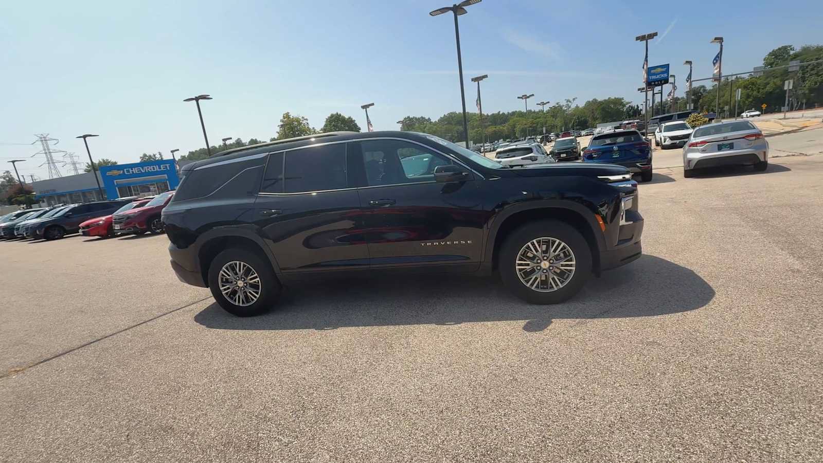 Certified 2025 Chevrolet Traverse LT w/ Driver Confidence Package AWD/4WD image 9