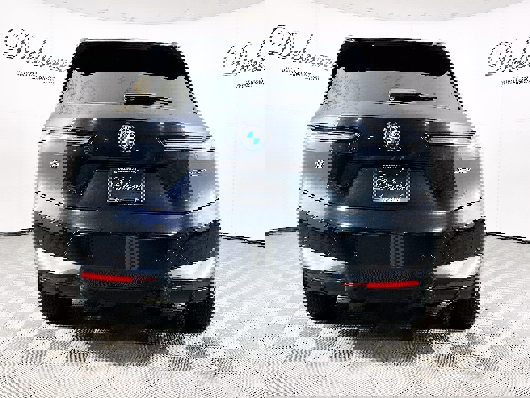 Used 2023 BMW iX xDrive50 w/ Premium Package image 5