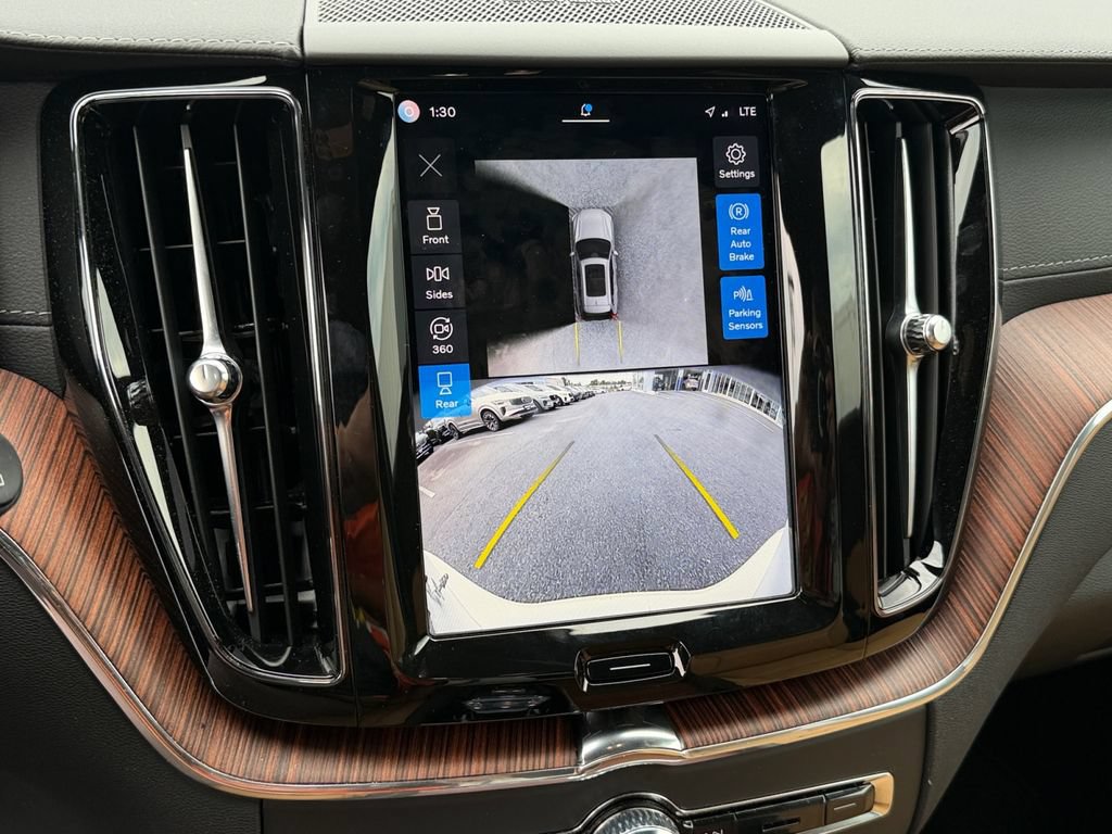 Certified 2025 Volvo XC60 T8 Ultra w/ Climate Package AWD/4WD image 22