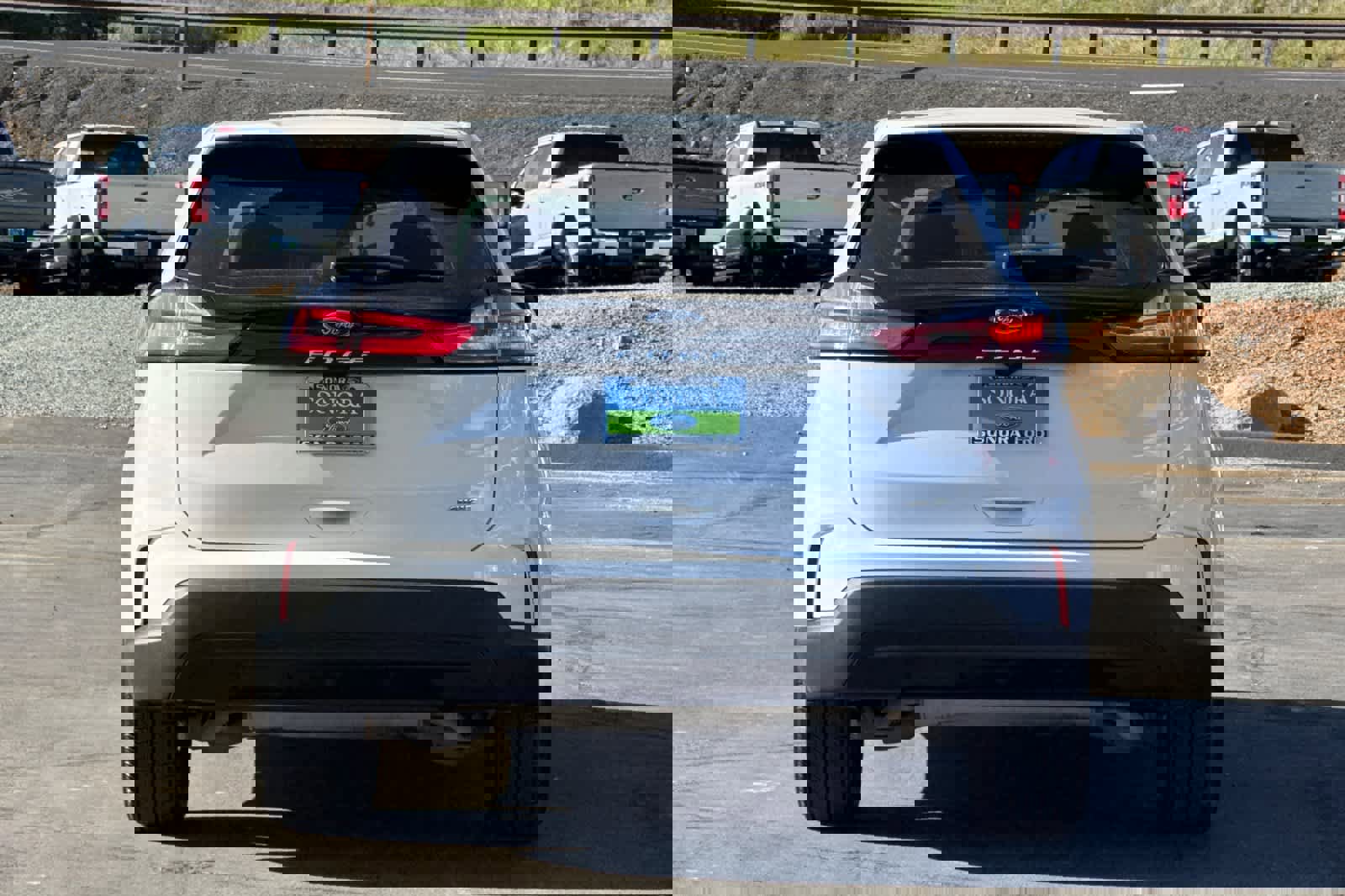 Used 2024 Ford Edge SE w/ Cargo Accessory Package image 5