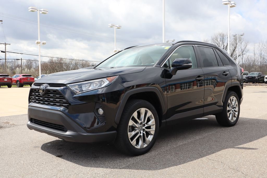 Used 2020 Toyota RAV4 XLE Premium image 8
