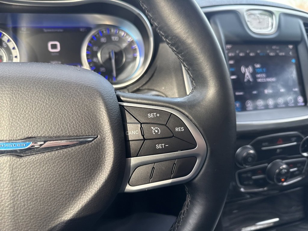 Used 2017 Chrysler 300 Limited image 18