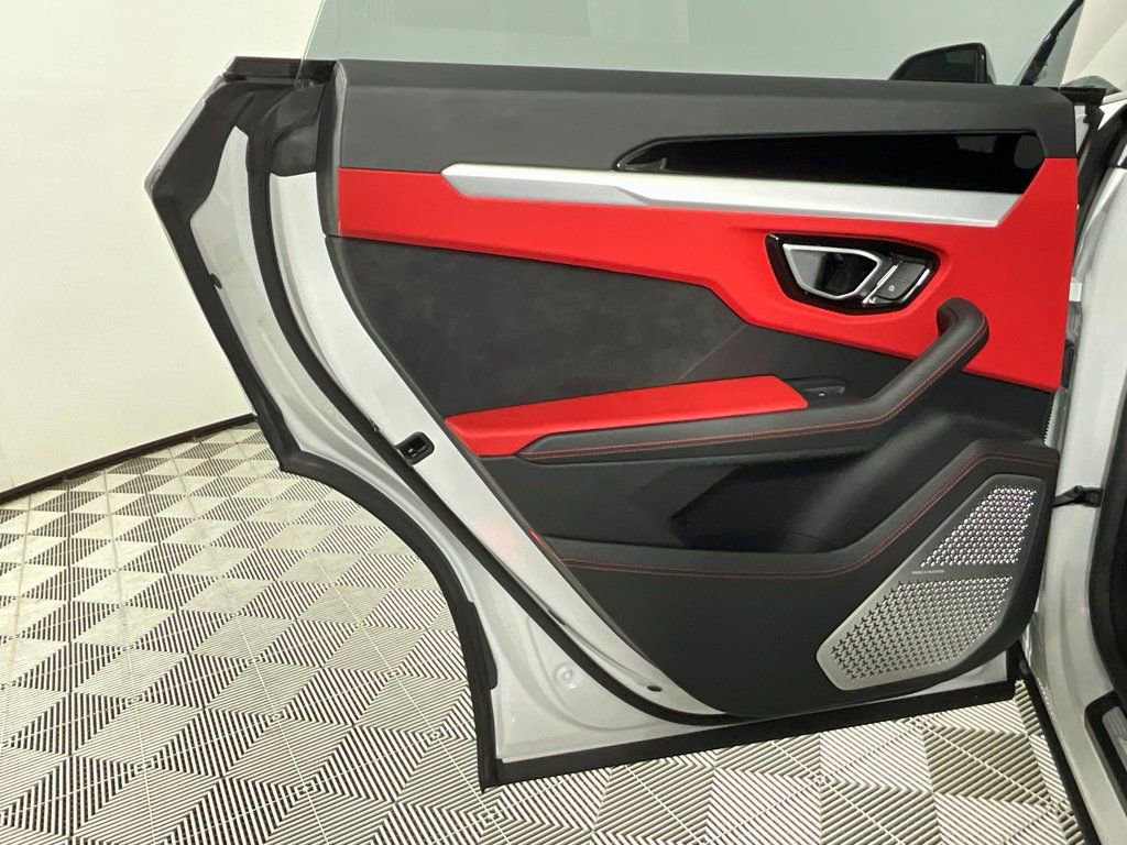 Used 2020 Lamborghini Urus image 26