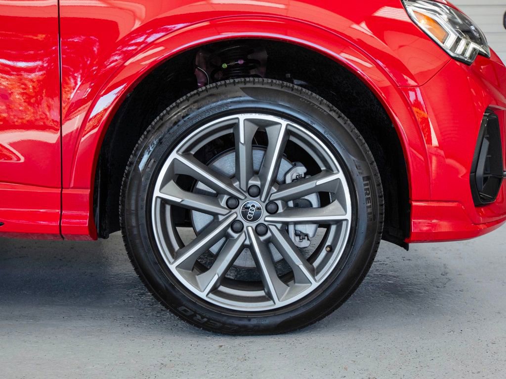 Used 2024 Audi Q3 2.0T Premium w/ Convenience Package image 9