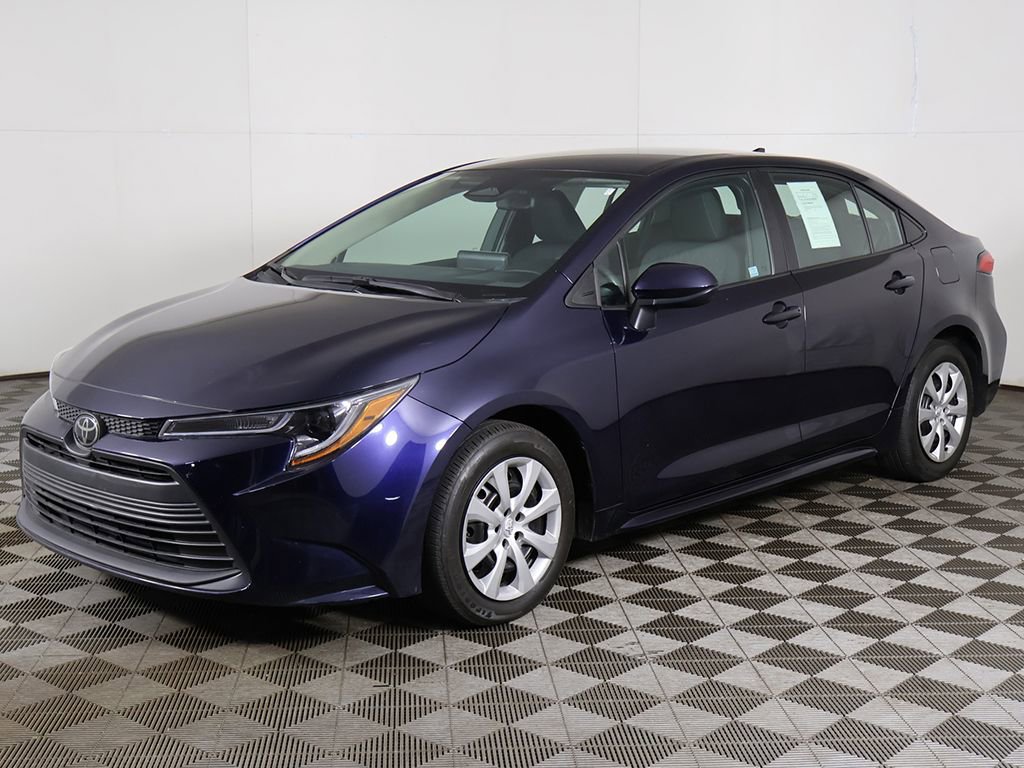 Used 2024 Toyota Corolla LE FWD image 5