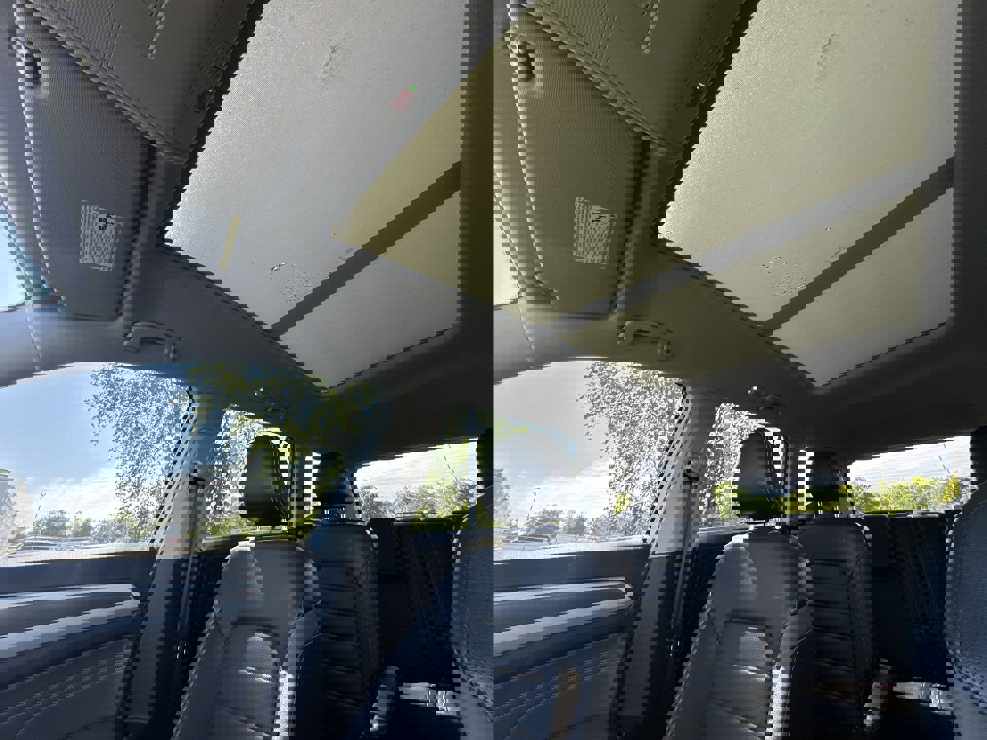 Used 2022 Volkswagen Atlas SEL Premium image 21