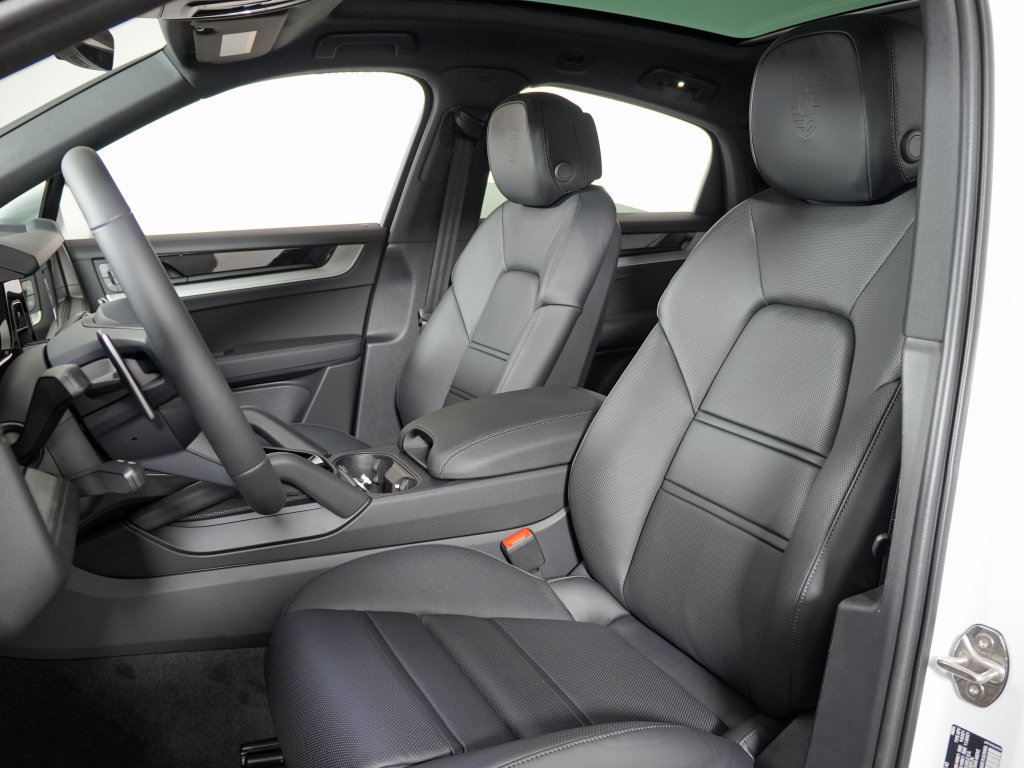 New 2026 Porsche Cayenne Coupe AWD/4WD image 5
