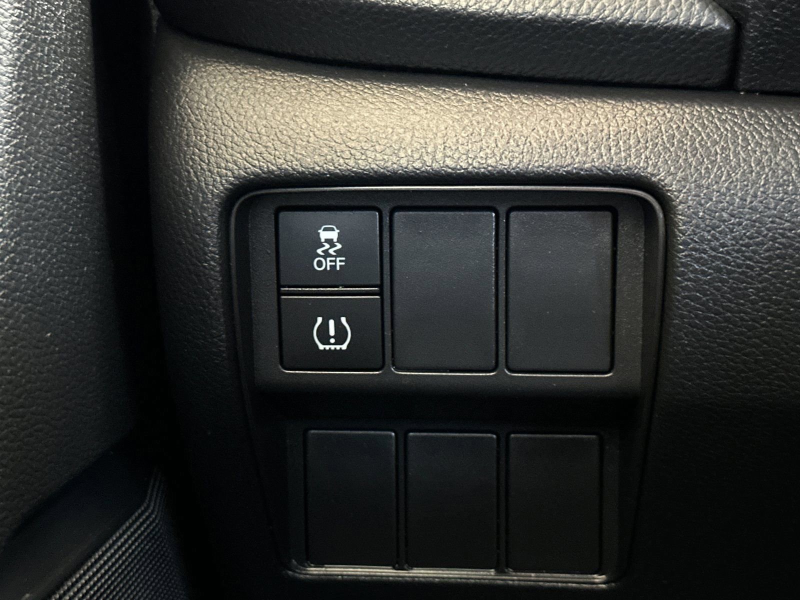 Used 2018 Honda CR-V LX image 28