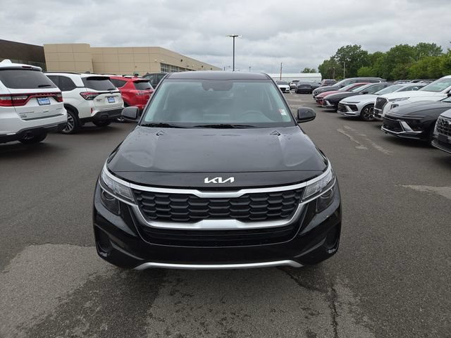 Used 2023 Kia Seltos LX AWD/4WD image 3
