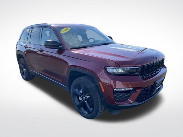 Used 2023 Jeep Grand Cherokee Limited w/ Luxury Tech Group II AWD/4WD image 3