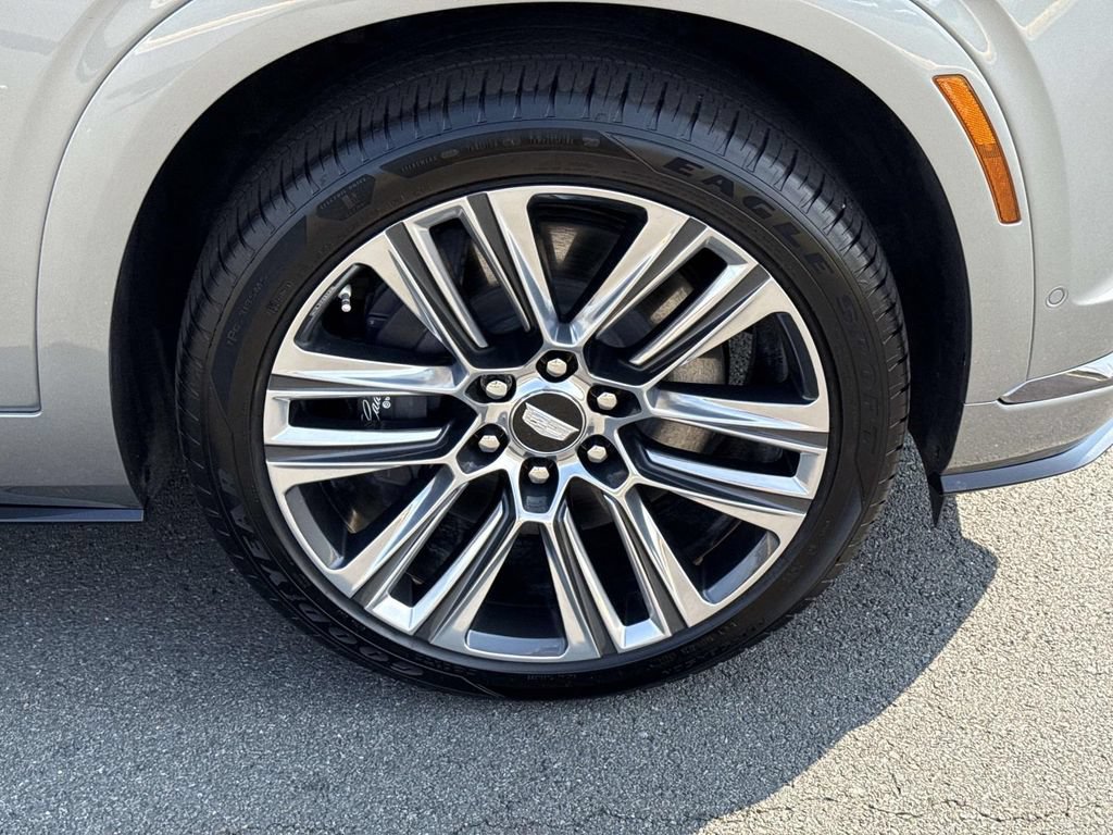 Used 2026 Cadillac Vistiq Platinum w/ LPO, Floor Liner Package AWD/4WD image 14