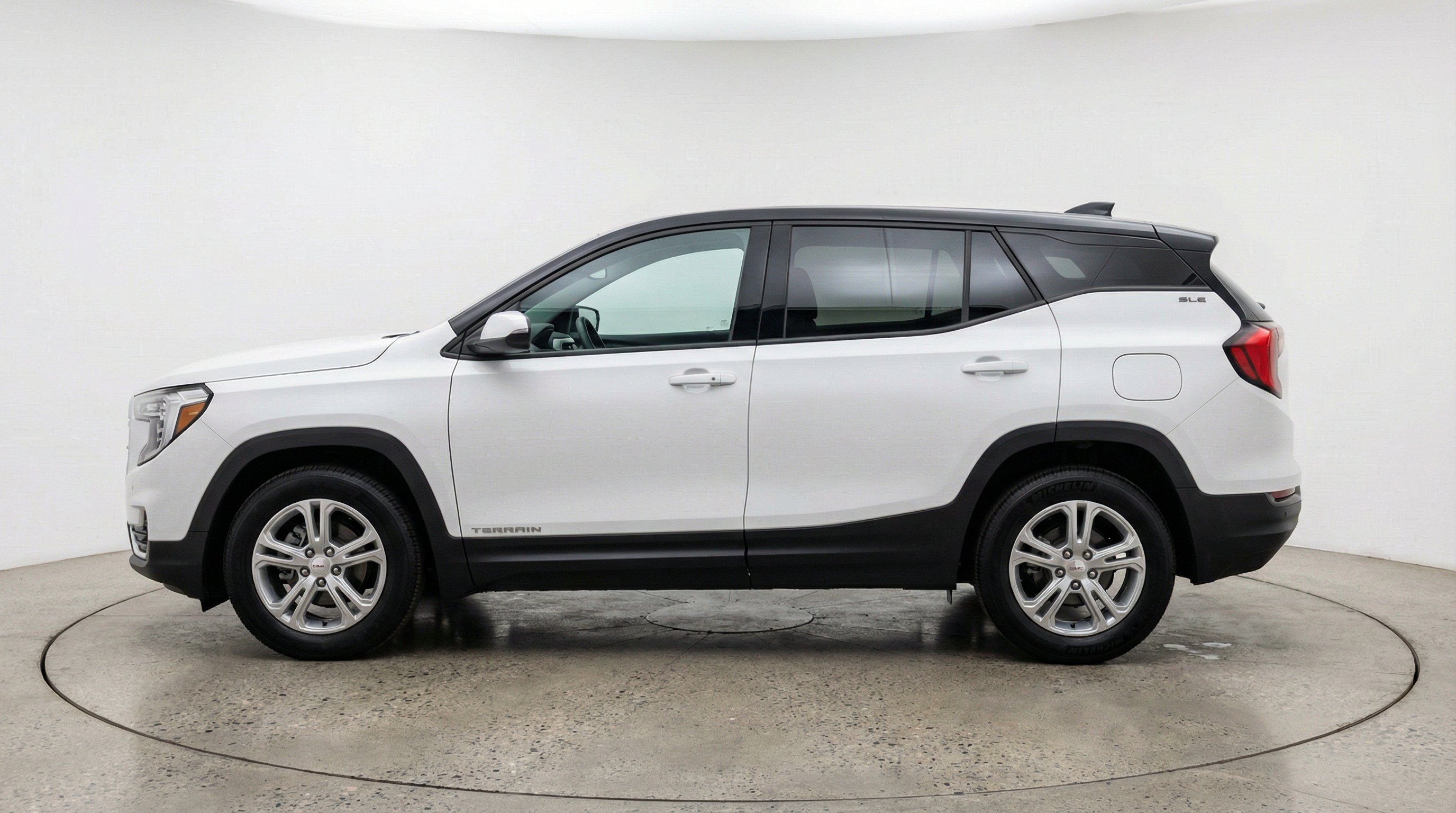 Used 2024 GMC Terrain SLE FWD image 5