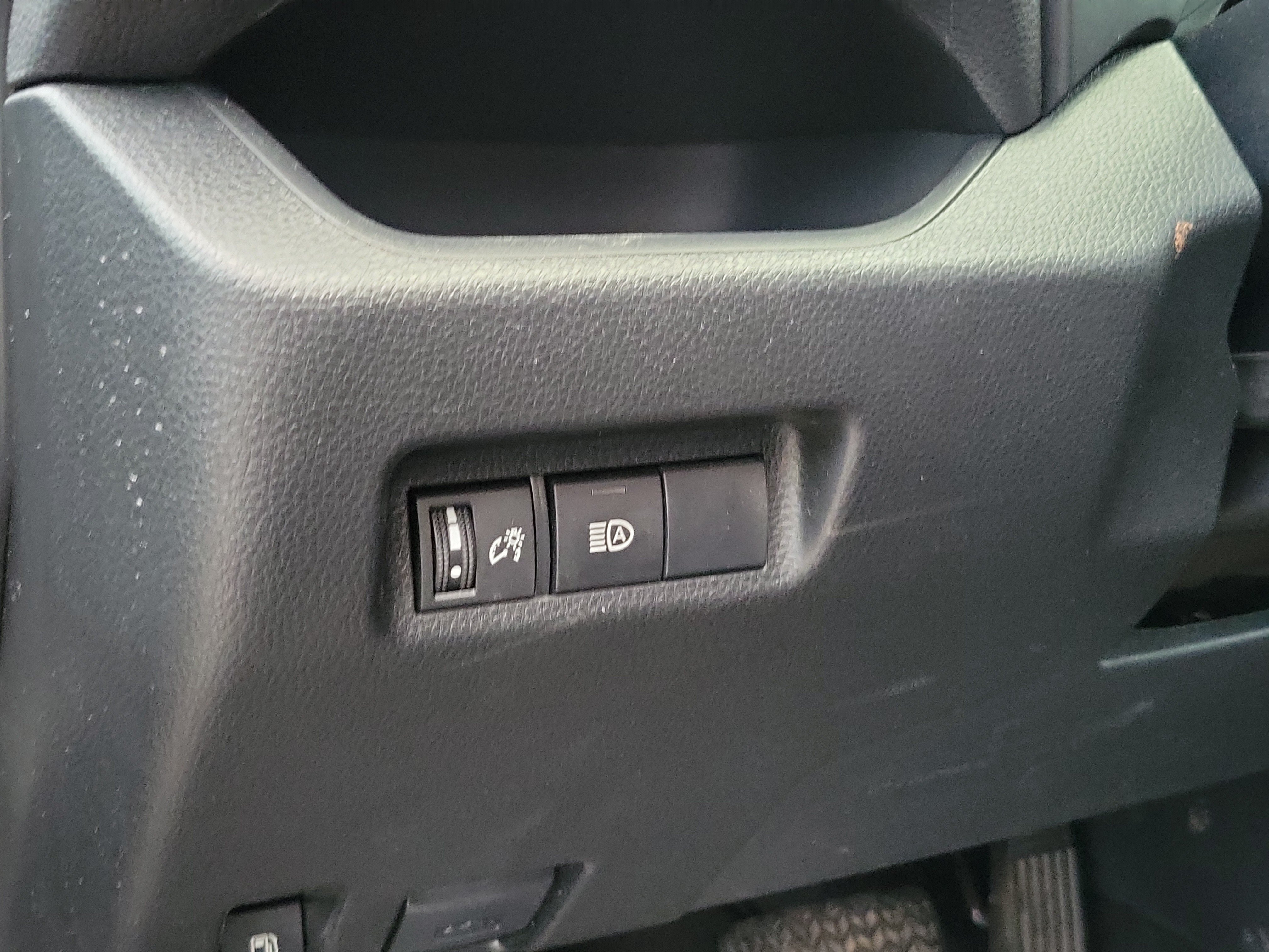 Used 2025 Toyota RAV4 XLE AWD/4WD image 18