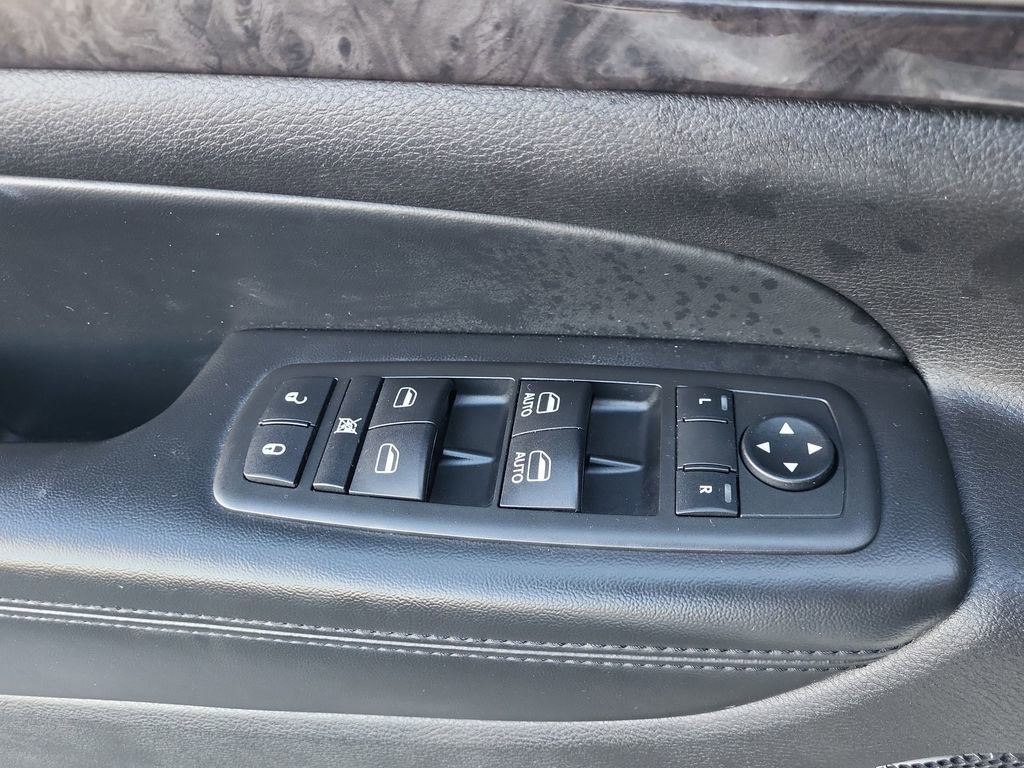 Used 2012 Jeep Grand Cherokee Laredo image 11