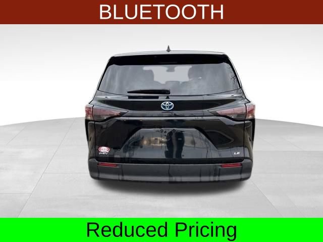 Used 2025 Toyota Sienna LE FWD image 6