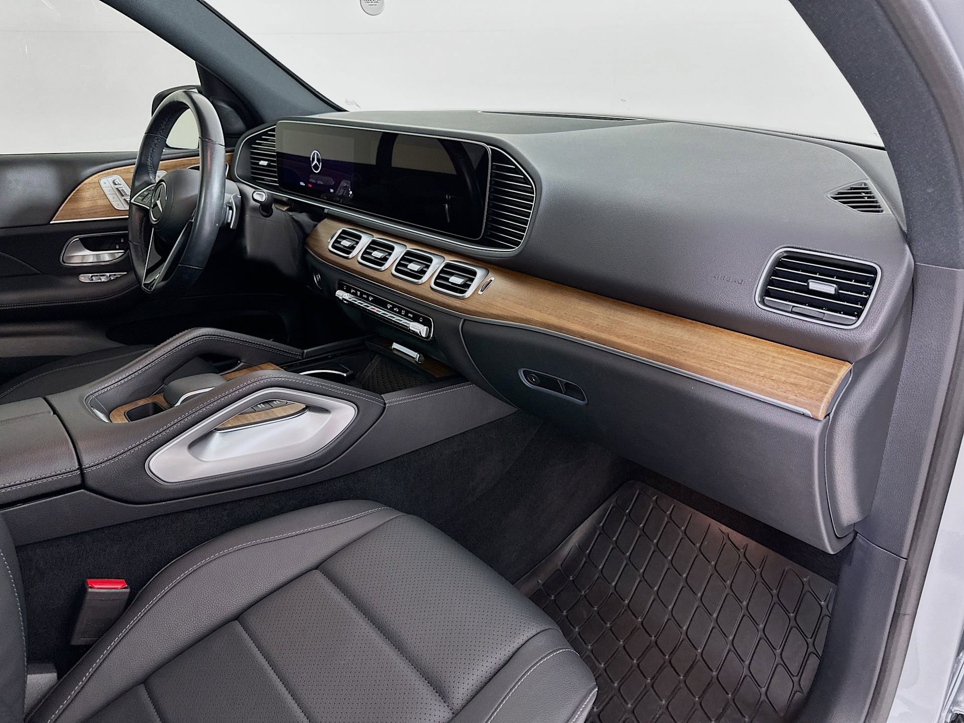 Certified 2025 Mercedes-Benz GLE 350 4MATIC image 32