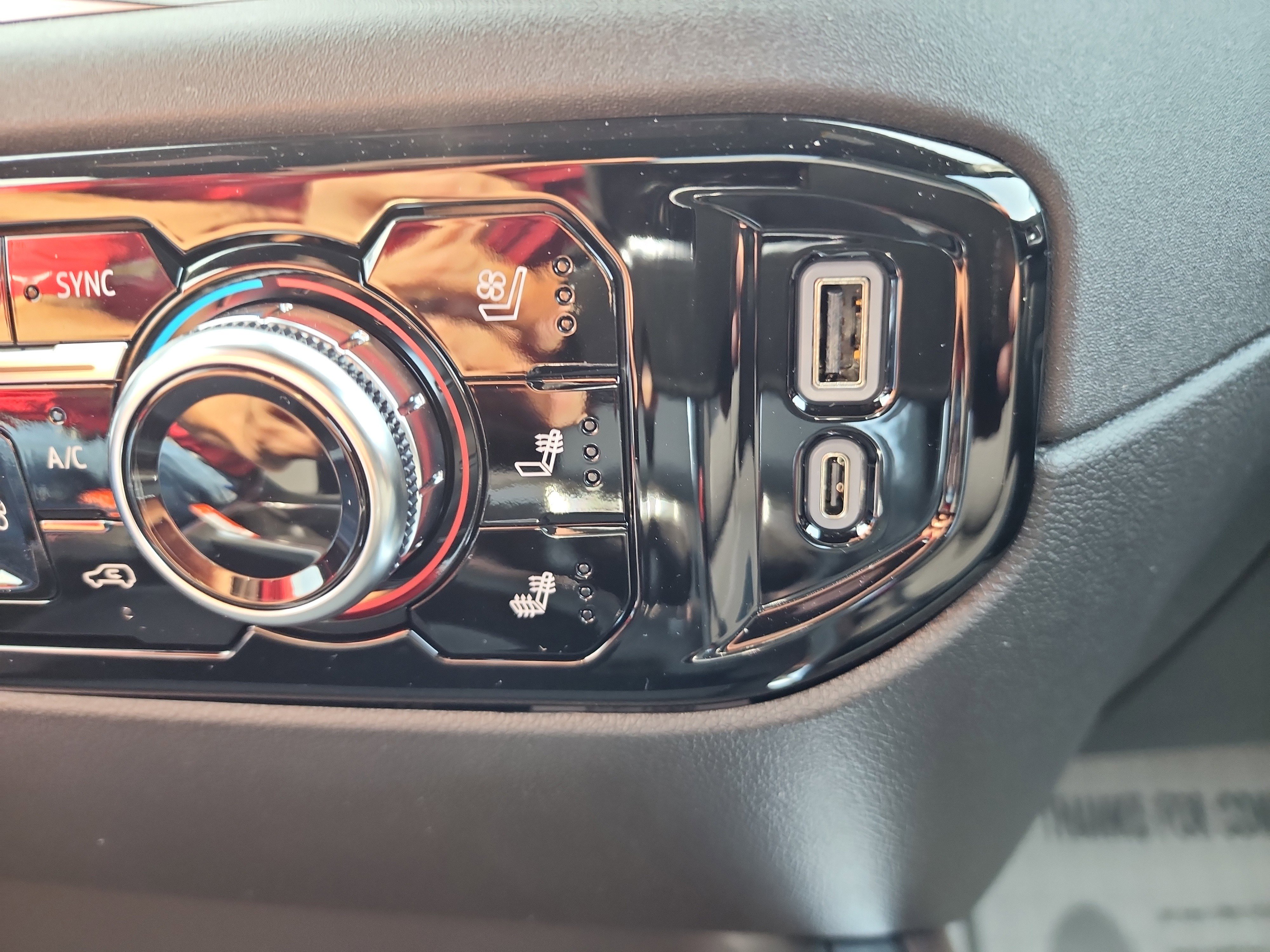 New 2026 GMC Sierra 2500 SLT w/ SLT Convenience Package image 16